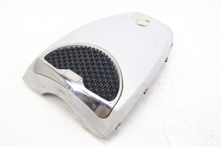 photo de GÓRNA PRZEDNIA MASKOWNICA APRILIA SCARABEO 4T 50 (2009 - 2017) - Zoom stanu zużycia