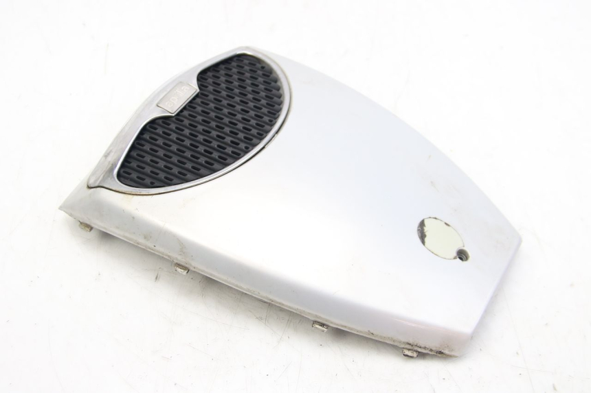 photo de GÓRNA PRZEDNIA MASKOWNICA APRILIA SCARABEO 4T 50 (2009 - 2017) - Inny kąt widzenia