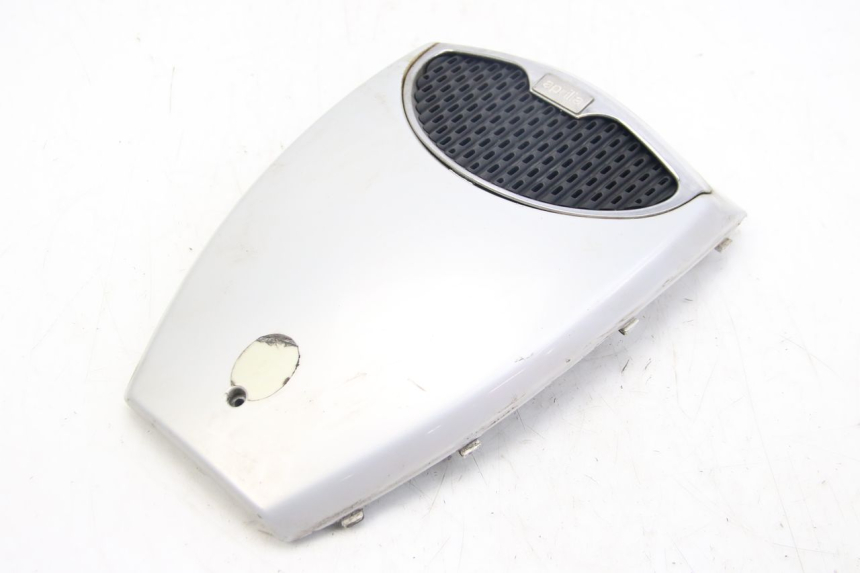 photo de GÓRNA PRZEDNIA MASKOWNICA APRILIA SCARABEO 4T 50 (2009 - 2017) - Zbliżenie techniczne