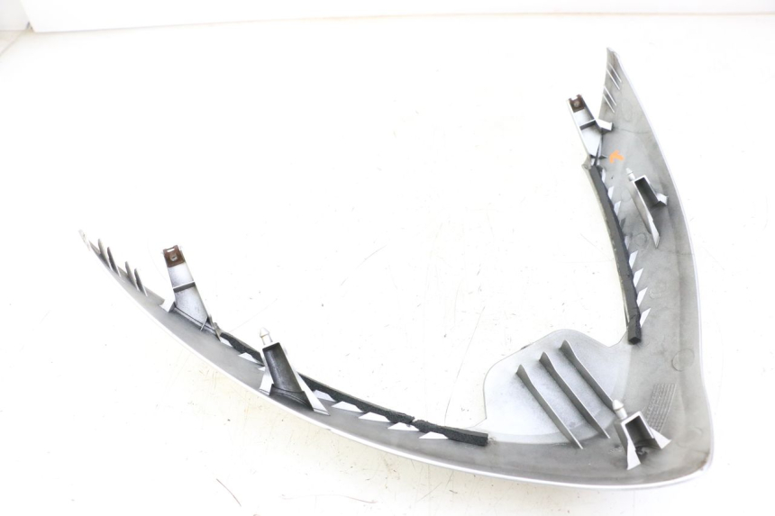 photo de GÓRNA PRZEDNIA MASKOWNICA SUZUKI BURGMAN 125 (2007 - 2014) - Widok ogólny