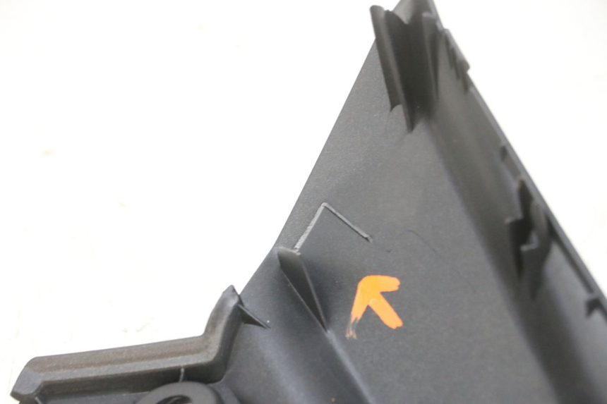 photo de GÓRNA PRZEDNIA MASKOWNICA YAMAHA TRICITY 300 (2020 - 2024) - Inny kąt widzenia