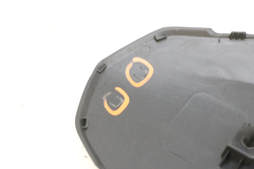 photo de GÓRNA PRZEDNIA MASKOWNICA YAMAHA TRICITY 300 (2020 - 2024) - Zbliżenie techniczne