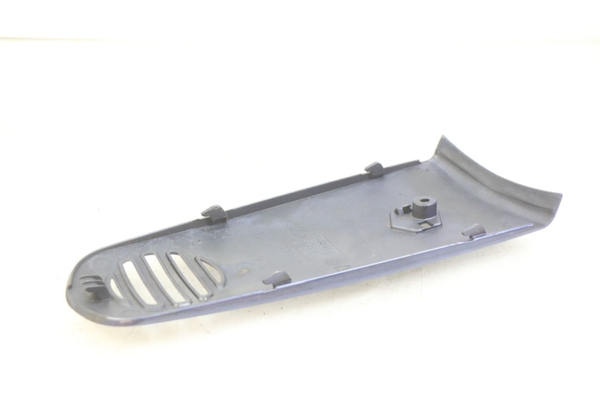 photo de GÓRNA PRZEDNIA MASKOWNICA PIAGGIO VESPA GRANTURISMO 125 (2003 - 2007) - Zoom stanu zużycia