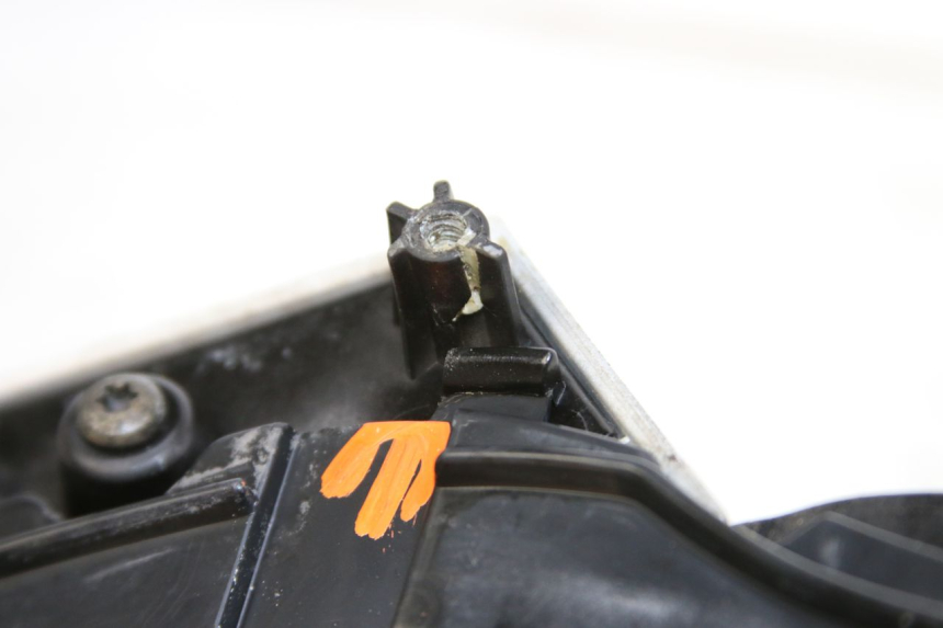 photo de GÓRNA PRZEDNIA MASKOWNICA PEUGEOT VIVACITY 125 (2010 - 2017) - Zoom stanu zużycia