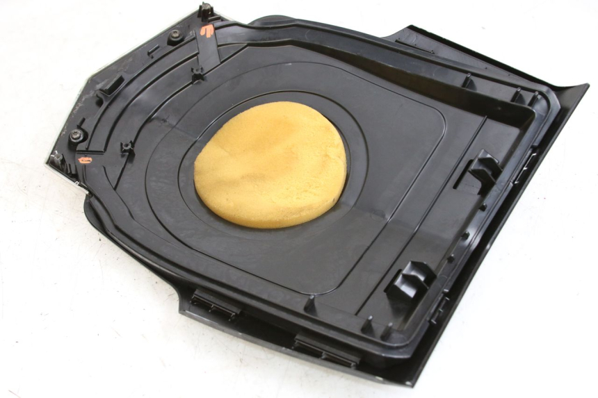 photo de GÓRNA PRZEDNIA MASKOWNICA PEUGEOT VIVACITY 125 (2010 - 2017) - Zbliżenie techniczne