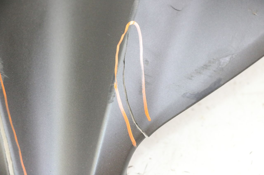 photo de GÓRNA PRZEDNIA MASKOWNICA YAMAHA XMAX X-MAX 125 (2021 - 2025) - Widok z bliska