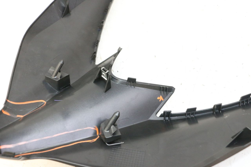 photo de GÓRNA PRZEDNIA MASKOWNICA YAMAHA XMAX X-MAX 125 (2021 - 2025) - Zbliżenie techniczne