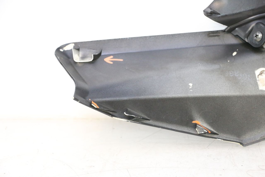 photo de GÓRNA PRZEDNIA MASKOWNICA YAMAHA X-MAX XMAX 125 (2010 - 2013) - Punkty mocowania