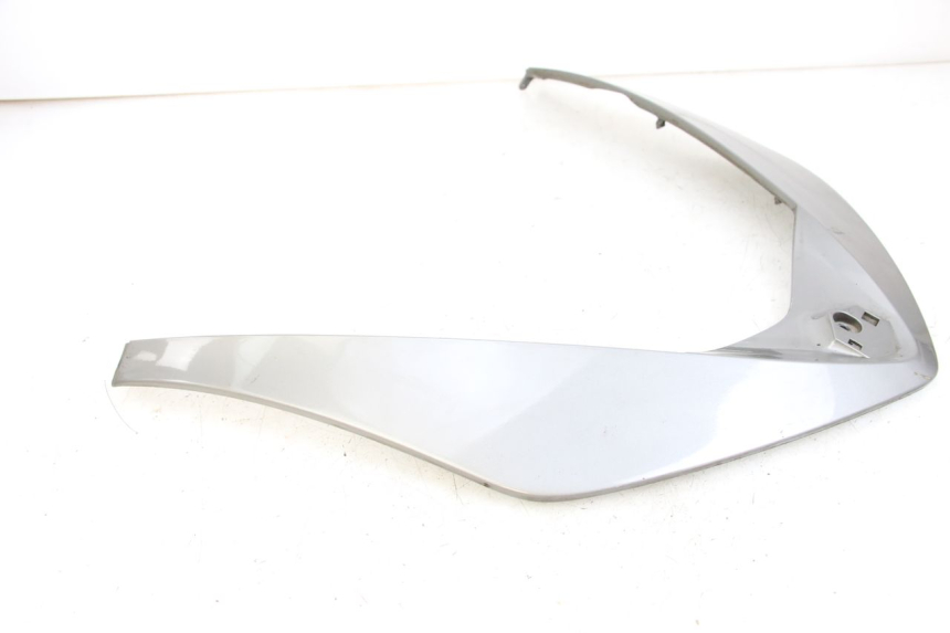 photo de GÓRNA PRZEDNIA MASKOWNICA PIAGGIO X10 125 (2012 - 2017) - Szczegóły charakterystyczne