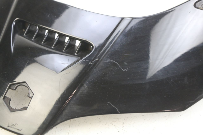 photo de GÓRNA PRZEDNIA MASKOWNICA PIAGGIO X8 125 (2004 - 2007) - Punkty mocowania