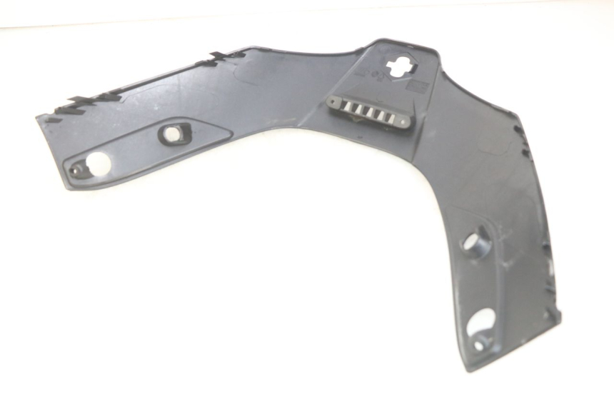 photo de GÓRNA PRZEDNIA MASKOWNICA PIAGGIO X8 125 (2004 - 2007) - Zbliżenie techniczne