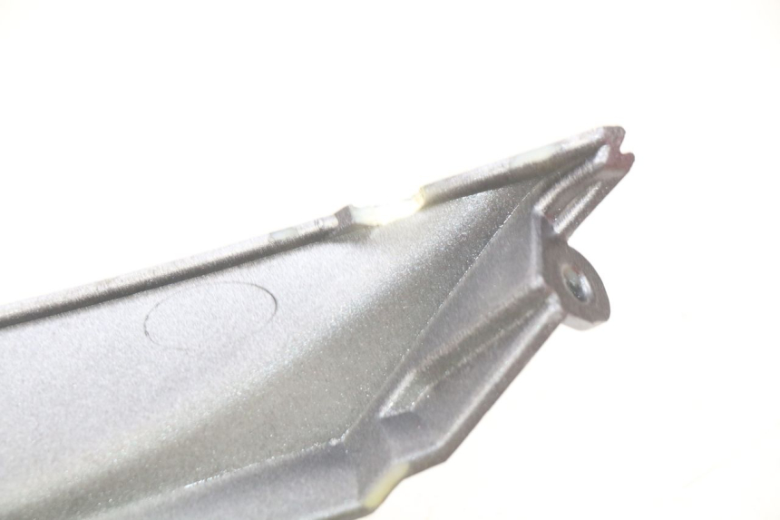 photo de GÓRNA PRZEDNIA MASKOWNICA PIAGGIO X9 EVOLUTION 125 (2003 - 2007) - Zoom stanu zużycia