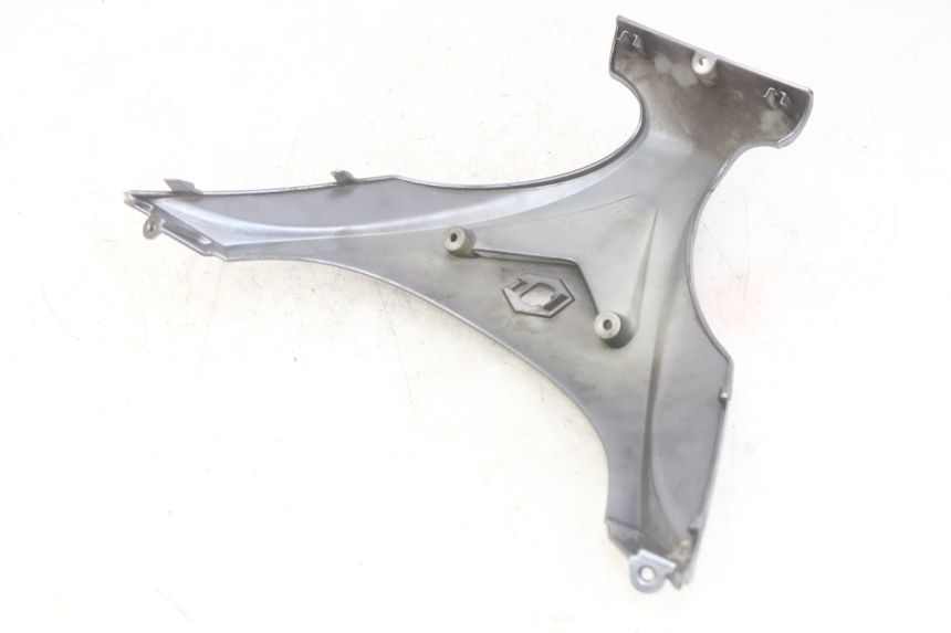 photo de GÓRNA PRZEDNIA MASKOWNICA PIAGGIO X9 EVOLUTION 250 (2003 - 2007) - Zoom stanu zużycia