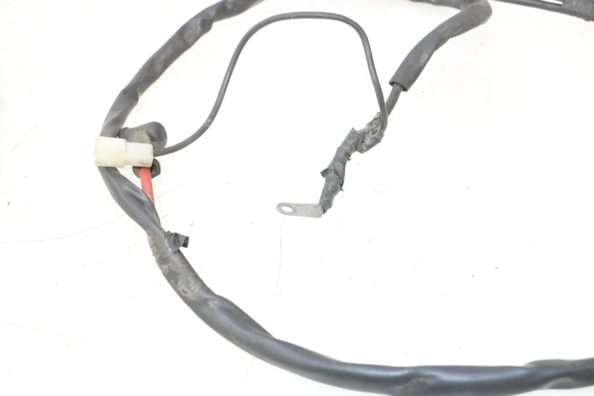 photo de WIĄZKA AKUMULATORA YAMAHA YP MAJESTY 125 (2002 - 2006) - Zbliżenie techniczne