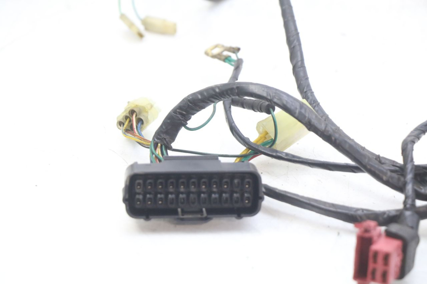 photo de INSTALACJA ELEKTRYCZNA HONDA FES PANTHEON 2T 125 (1998 - 2002) - Zbliżenie techniczne