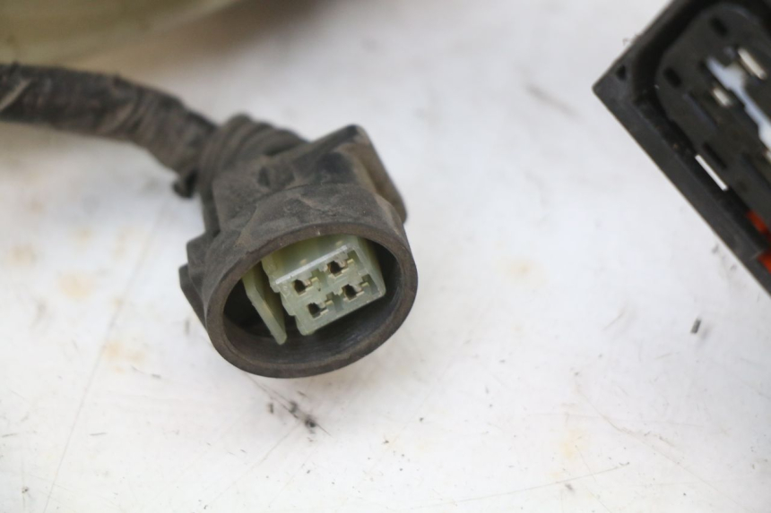 photo de WIĄZKA ELEKTRYCZNA HONDA FES S-WING SWING ABS 125 (2007 - 2015) - Alternatywny kąt