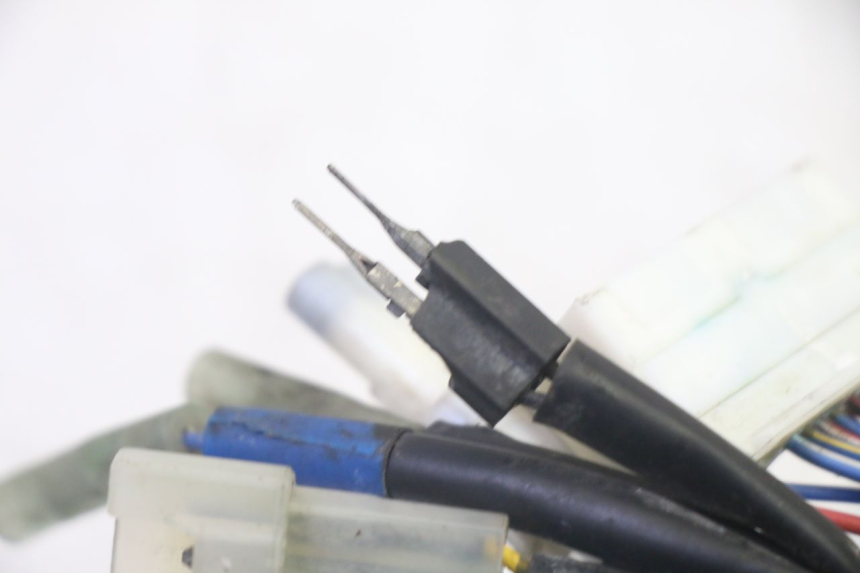 photo de WIĄZKA ELEKTRYCZNA YAMAHA FZ6 N FAZER 600 (2004 - 2006) - Inny kąt widzenia