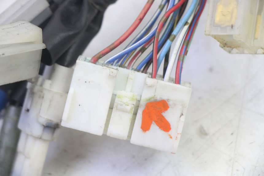 photo de WIĄZKA ELEKTRYCZNA YAMAHA FZ6 N FAZER 600 (2004 - 2006) - Zbliżenie techniczne