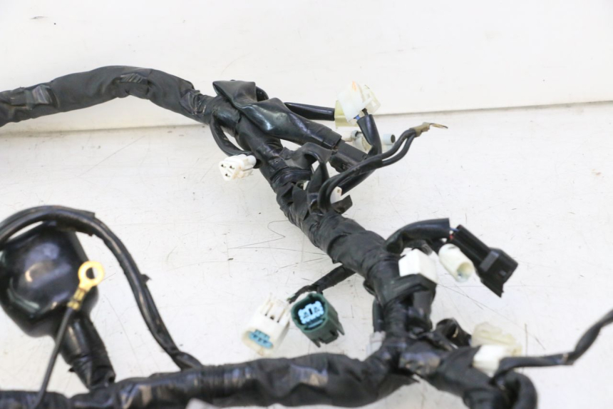 photo de INSTALACJA ELEKTRYCZNA YAMAHA FZ8 800 (2010 - 2016) - Widok z bliska
