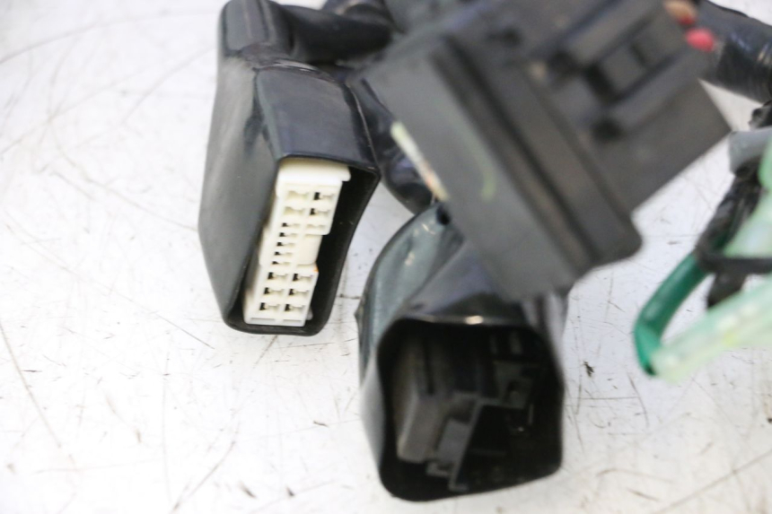 photo de INSTALACJA ELEKTRYCZNA YAMAHA FZ8 800 (2010 - 2016) - Inny kąt widzenia