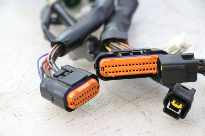 photo de INSTALACJA ELEKTRYCZNA YAMAHA FZ8 800 (2010 - 2016) - Część sprawdzona