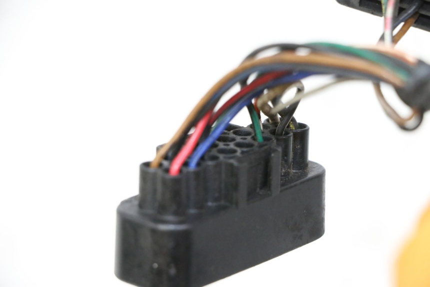 photo de WIĄZKA ELEKTRYCZNA SUZUKI GS GSE 500 (2001 - 2003) - Inny kąt widzenia