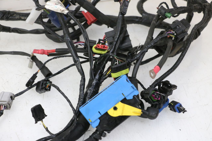 photo de WIĄZKA ELEKTRYCZNA PIAGGIO MP3 HPE 310 (2024 - 2025) - Szczegóły charakterystyczne