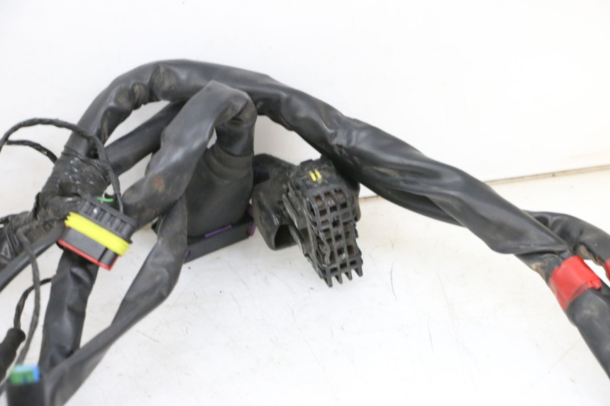 photo de WIĄZKA ELEKTRYCZNA PIAGGIO MP3 HPE 350 (2018 - 2020) - Zbliżenie komponentów