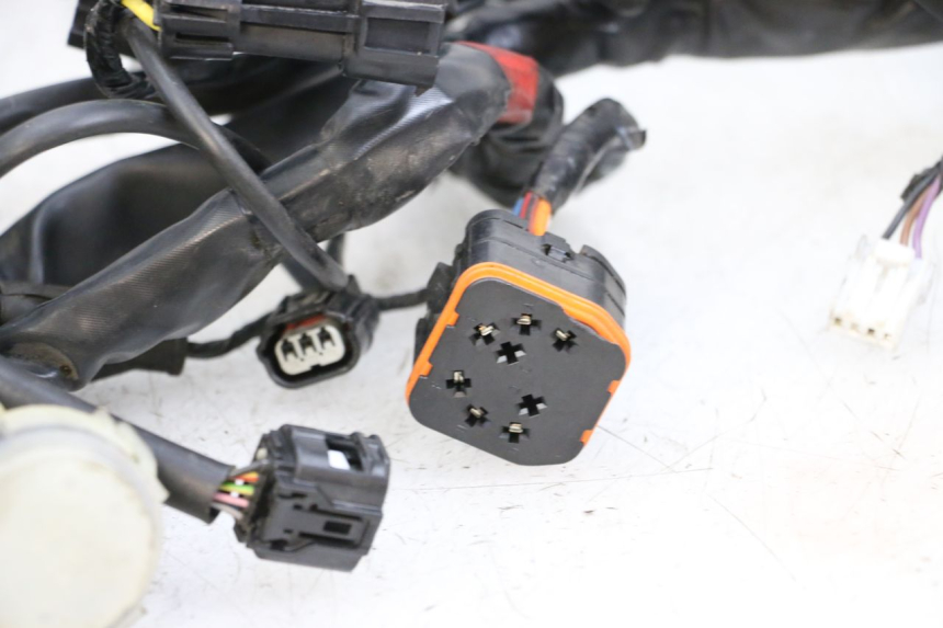 photo de WIĄZKA ELEKTRYCZNA PIAGGIO MP3 HPE 350 (2018 - 2020) - Część sprawdzona