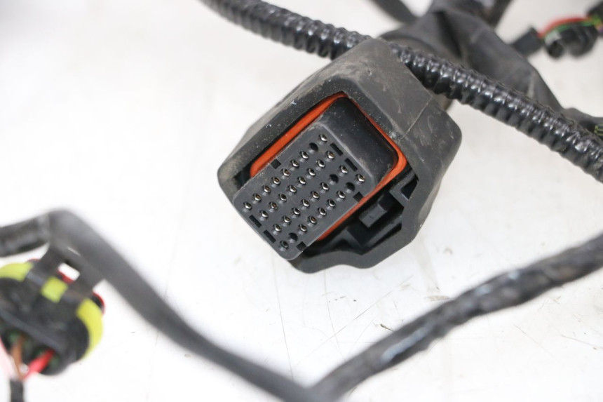 photo de INSTALACJA ELEKTRYCZNA PIAGGIO MP3 HPE 300 (2019 - 2026) - Alternatywny kąt