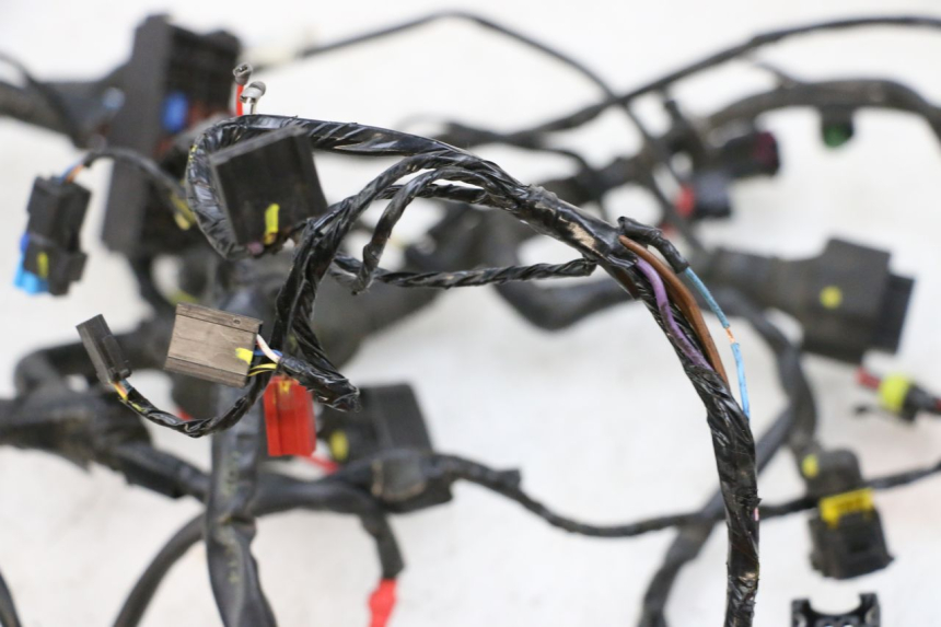 photo de INSTALACJA ELEKTRYCZNA PIAGGIO MP3 HPE 300 (2019 - 2026) - Zoom stanu zużycia