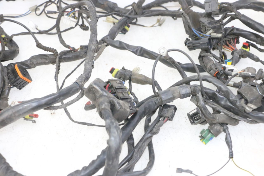 photo de INSTALACJA ELEKTRYCZNA PIAGGIO MP3 LT 400 (2007 - 2012) - Zbliżenie komponentów