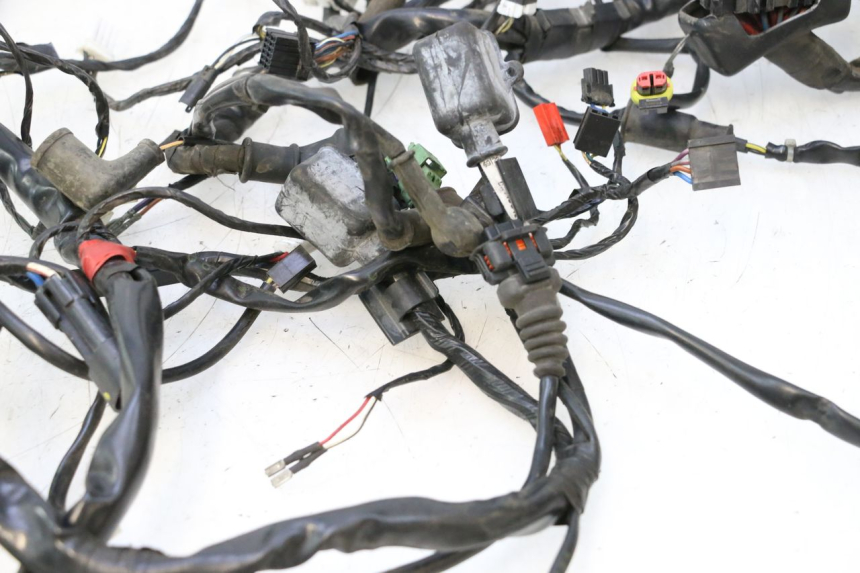 photo de INSTALACJA ELEKTRYCZNA PIAGGIO MP3 LT 400 (2007 - 2012) - Zbliżenie komponentów