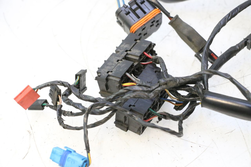 photo de INSTALACJA ELEKTRYCZNA PIAGGIO MP3 LT 400 (2007 - 2012) - Struktura - zbliżenie