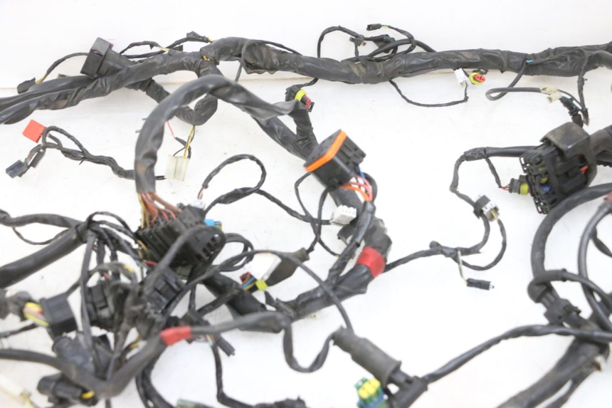 photo de INSTALACJA ELEKTRYCZNA PIAGGIO MP3 RL 250 (2006 - 2010) - Szczegóły charakterystyczne