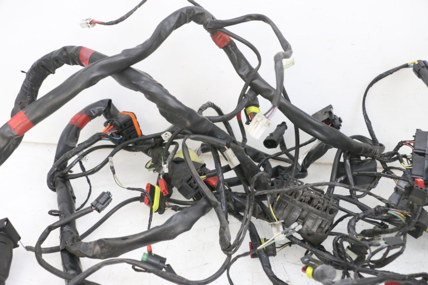 photo de WIĄZKA ELEKTRYCZNA PIAGGIO MP3 500 (2016 - 2018) - Stan powierzchni