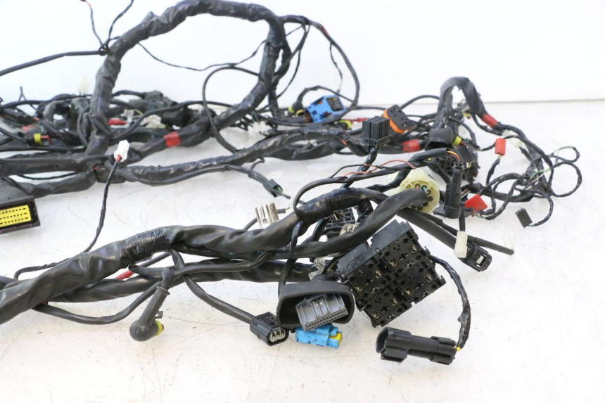 photo de WIĄZKA ELEKTRYCZNA PIAGGIO MP3 500 (2016 - 2018) - Alternatywny kąt