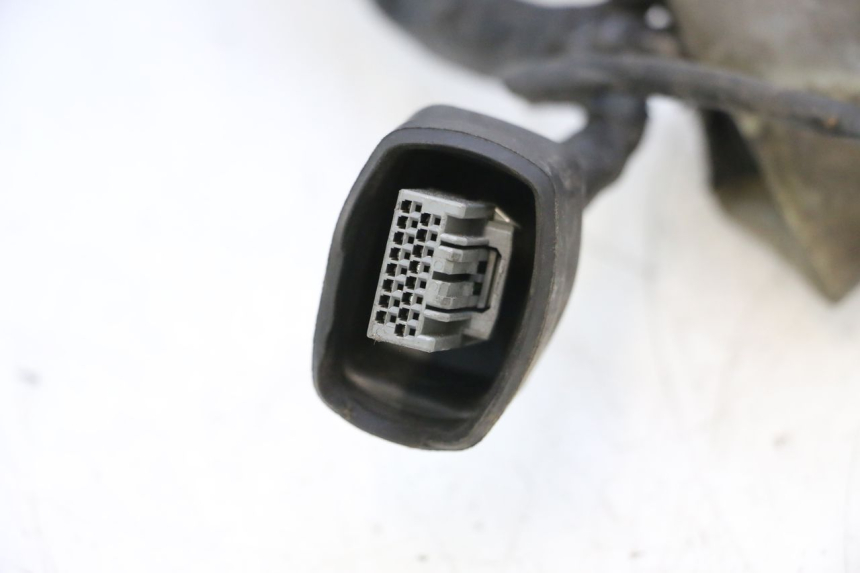 photo de WIĄZKA ELEKTRYCZNA HONDA PCX (JF57/JF64) 125 (2014 - 2018) - Struktura - zbliżenie