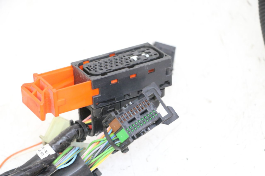 photo de WIĄZKA ELEKTRYCZNA PEUGEOT SATELIS 125 (2013 - 2018) - Alternatywny kąt