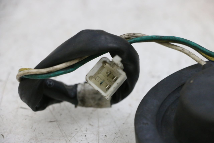 photo de WIĄZKA PRZEWODÓW REFLEKTORA PEUGEOT KISBEE 4T 50 (2018 - 2022) - Zbliżenie techniczne