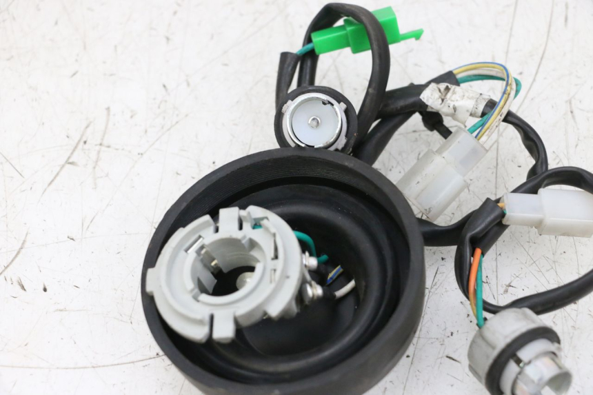 photo de WIĄZKA PRZEWODÓW REFLEKTORA PEUGEOT KISBEE 4T 50 (2018 - 2022) - Zoom stanu zużycia