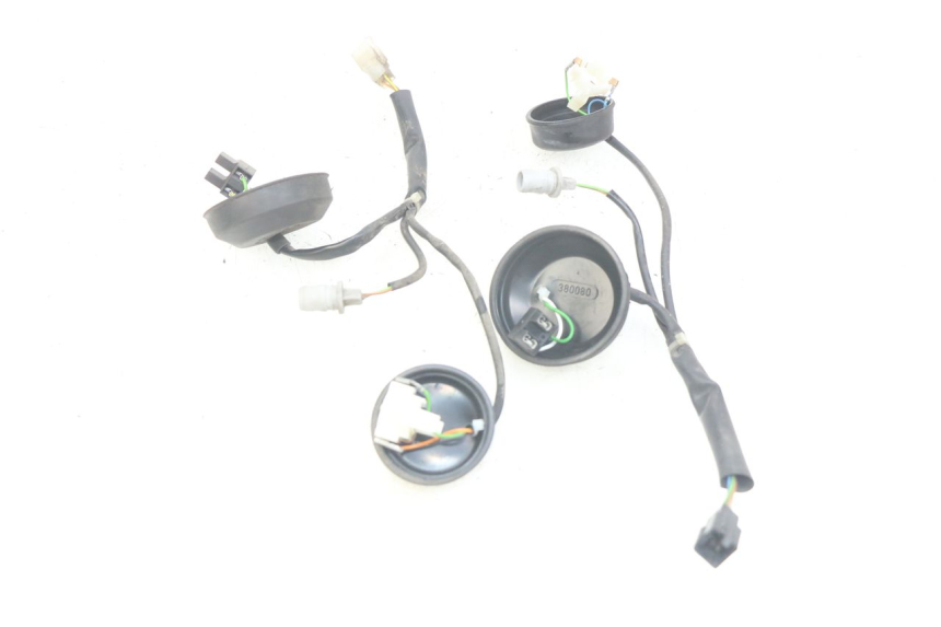 photo de WIĄZKA PRZEWODÓW REFLEKTORA PEUGEOT SATELIS 125 (2010 - 2012) - Zbliżenie techniczne