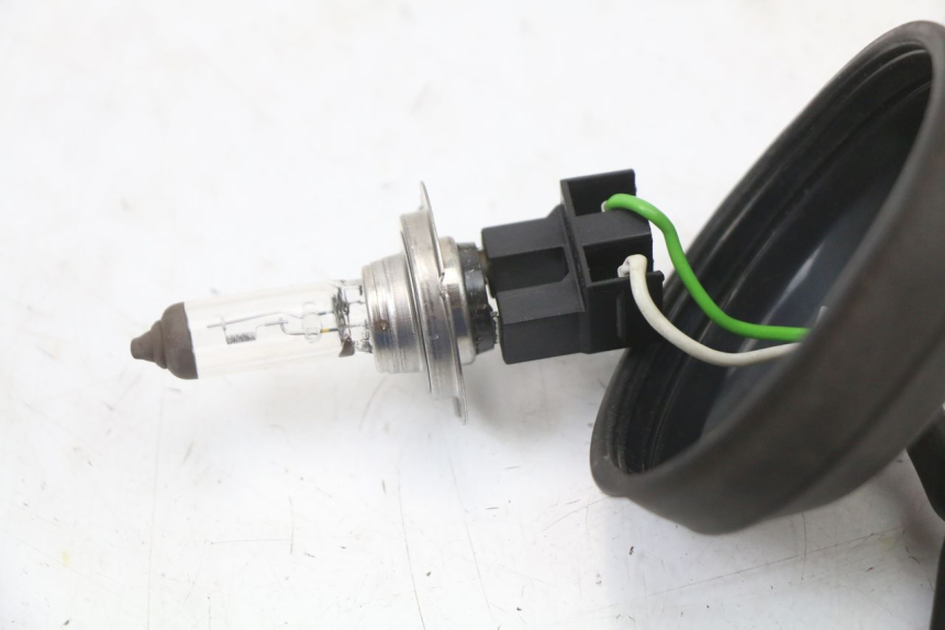 photo de WIĄZKA PRZEWODÓW REFLEKTORA PEUGEOT SATELIS 125 (2010 - 2012) - Zbliżenie techniczne