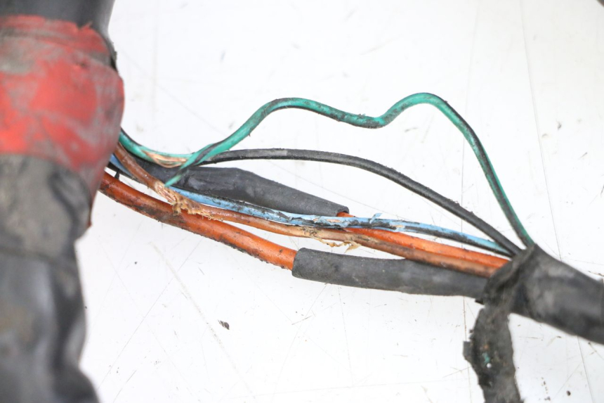 photo de WIĄZKA ELEKTRYCZNA PIAGGIO MP3 125 (2006 - 2014) - Zbliżenie komponentów