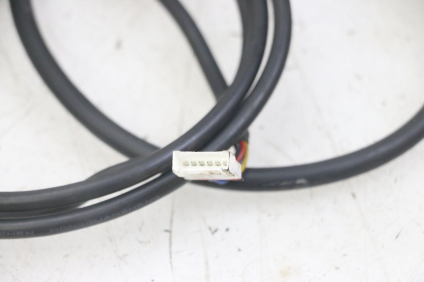 photo de INSTALACJA ELEKTRYCZNA PUNK ELECTRIC RIDER 1 - Zbliżenie techniczne