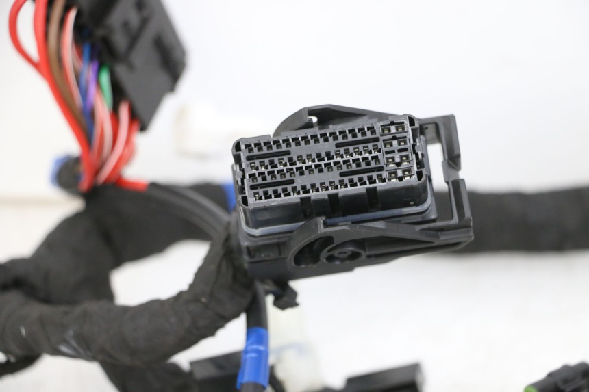 photo de WIĄZKA ELEKTRYCZNA ROYAL ENFIELD CONTINENTAL GT 650 (2019 - 2024) - Zbliżenie komponentów