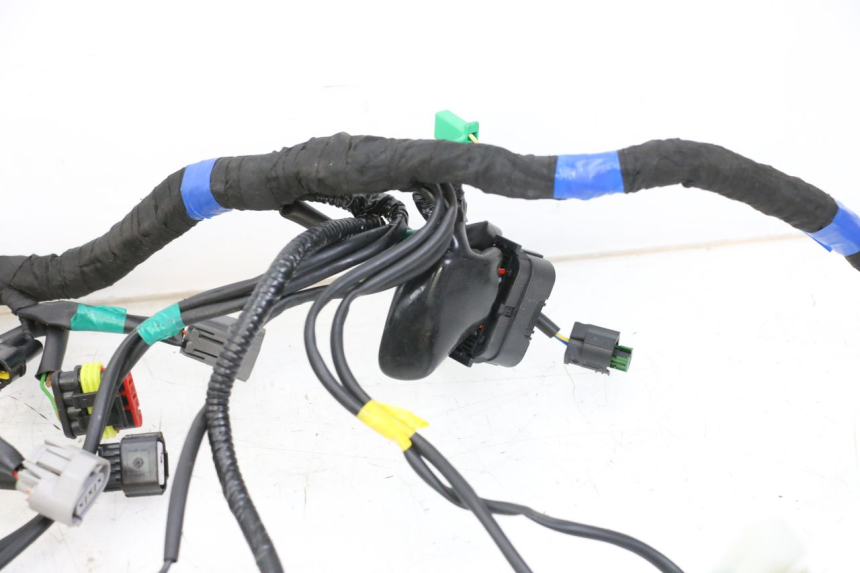 photo de WIĄZKA ELEKTRYCZNA ROYAL ENFIELD CONTINENTAL GT 650 (2019 - 2024) - Stan powierzchni