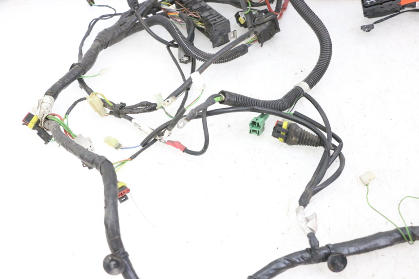 photo de WIĄZKA ELEKTRYCZNA PEUGEOT SATELIS 125 (2013 - 2018) - Oznaczenia i referencje