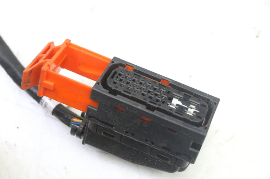 photo de WIĄZKA ELEKTRYCZNA PEUGEOT SATELIS 125 (2013 - 2018) - Zbliżenie techniczne