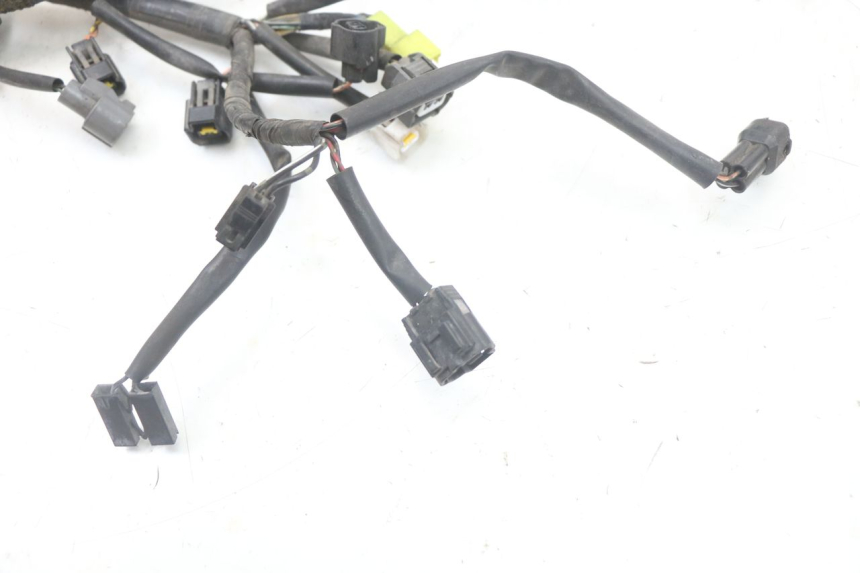 photo de WIĄZKA ELEKTRYCZNA SUZUKI GSR 750 (2011 - 2017) - Szczegóły charakterystyczne